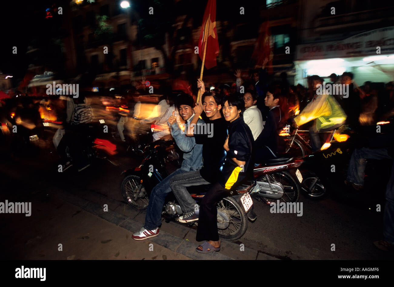 celebrations-in-hanoi-after-vietnams-semi-final-win-in-the-2003-sea-AAGMF6.jpg
