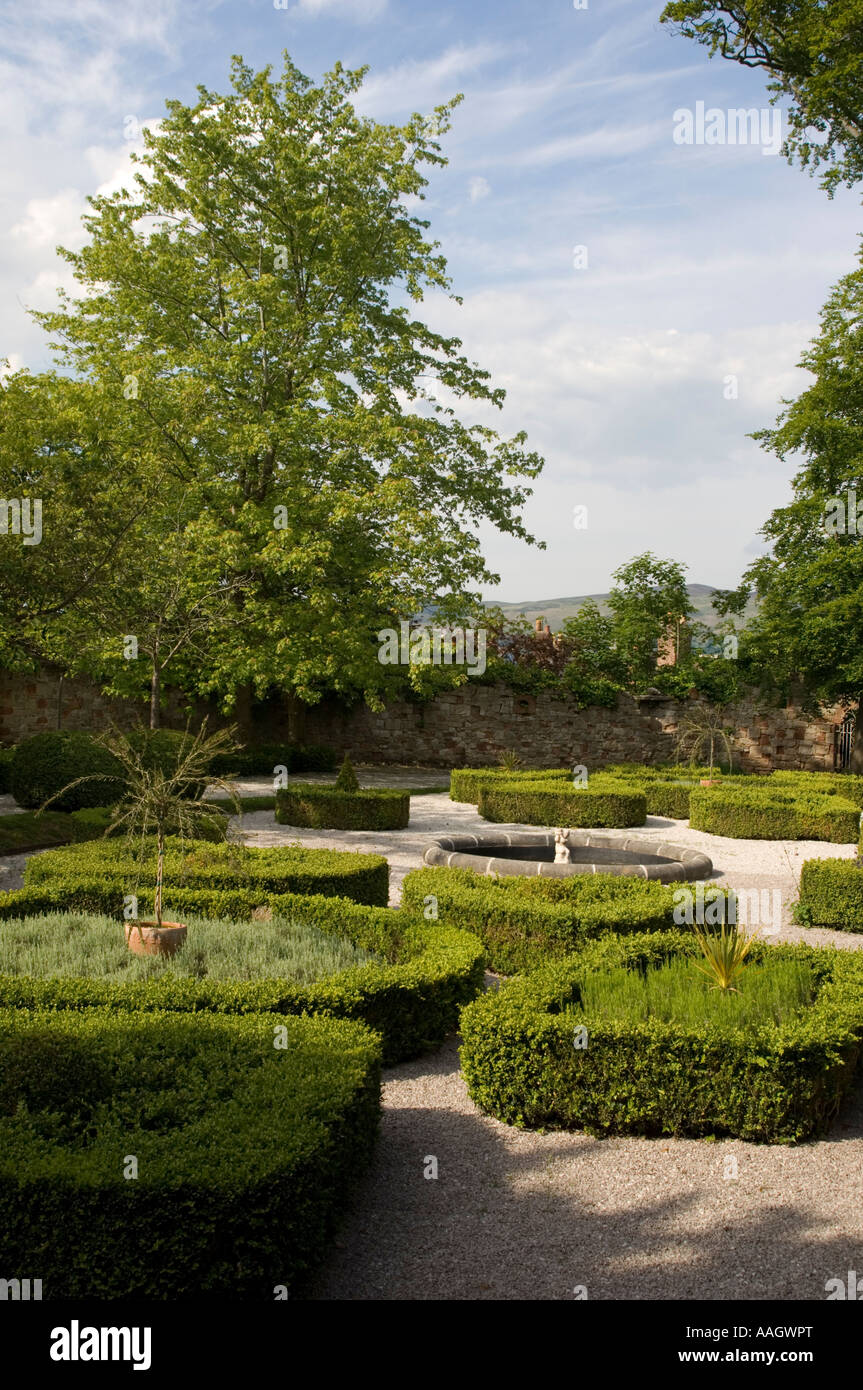 Ruthun Ruthin Castle North Wales Formal Gardens Stock Photo Alamy ruthun-ruthin-castle-north-wales-formal-gardens-stock-photo-alamy