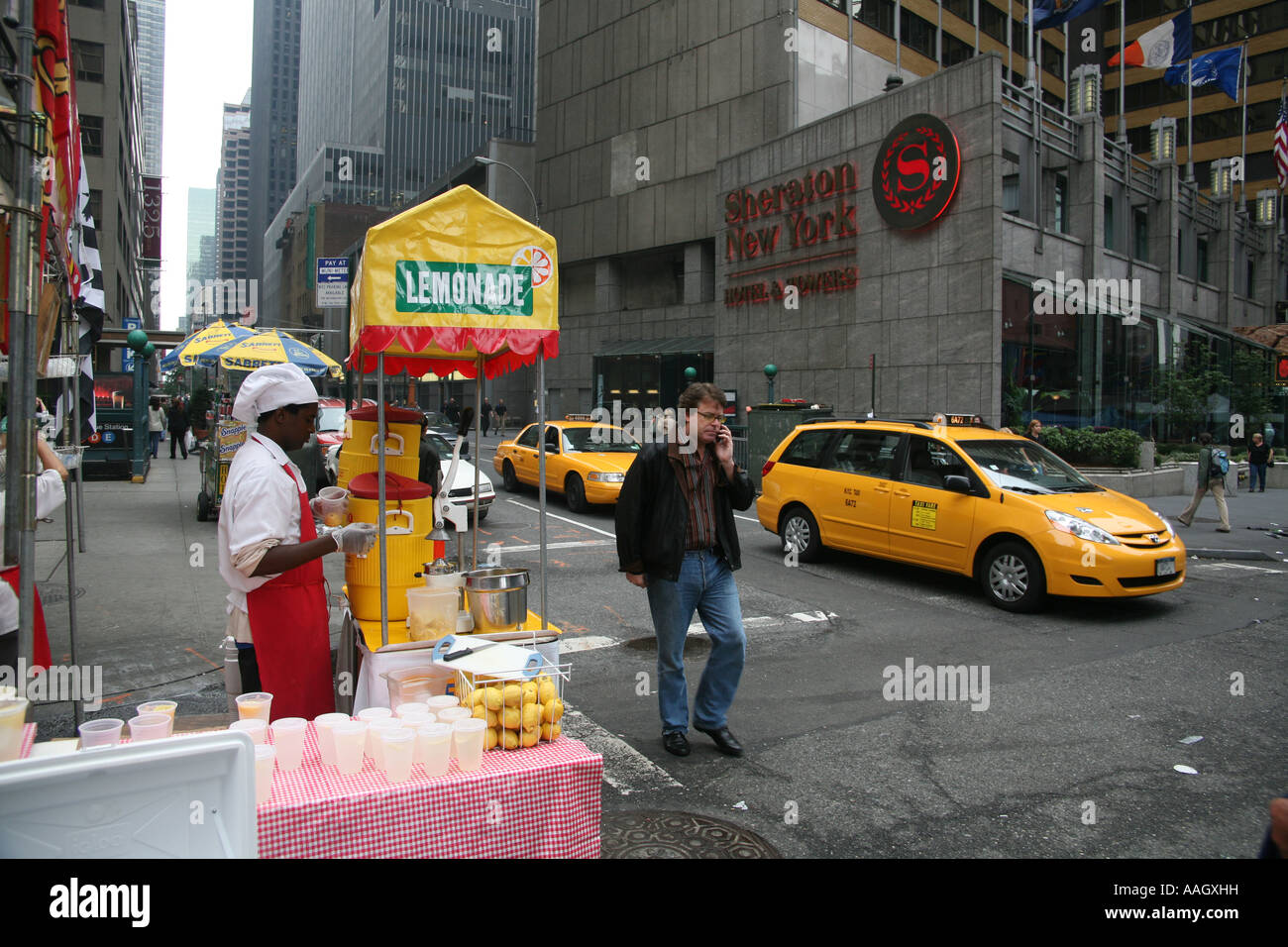 Selling Lemonade Stock Photos & Selling Lemonade Stock Images Alamy