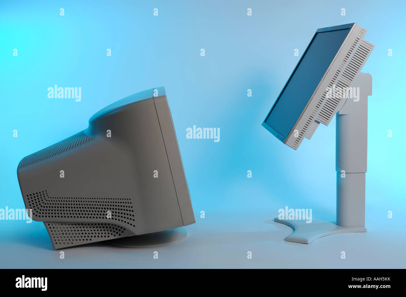 difference between tft lcd and crt in stock