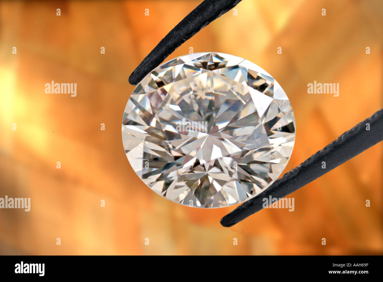 Close up of brillant cut loose solitaire diamond Stock Photo Alamy