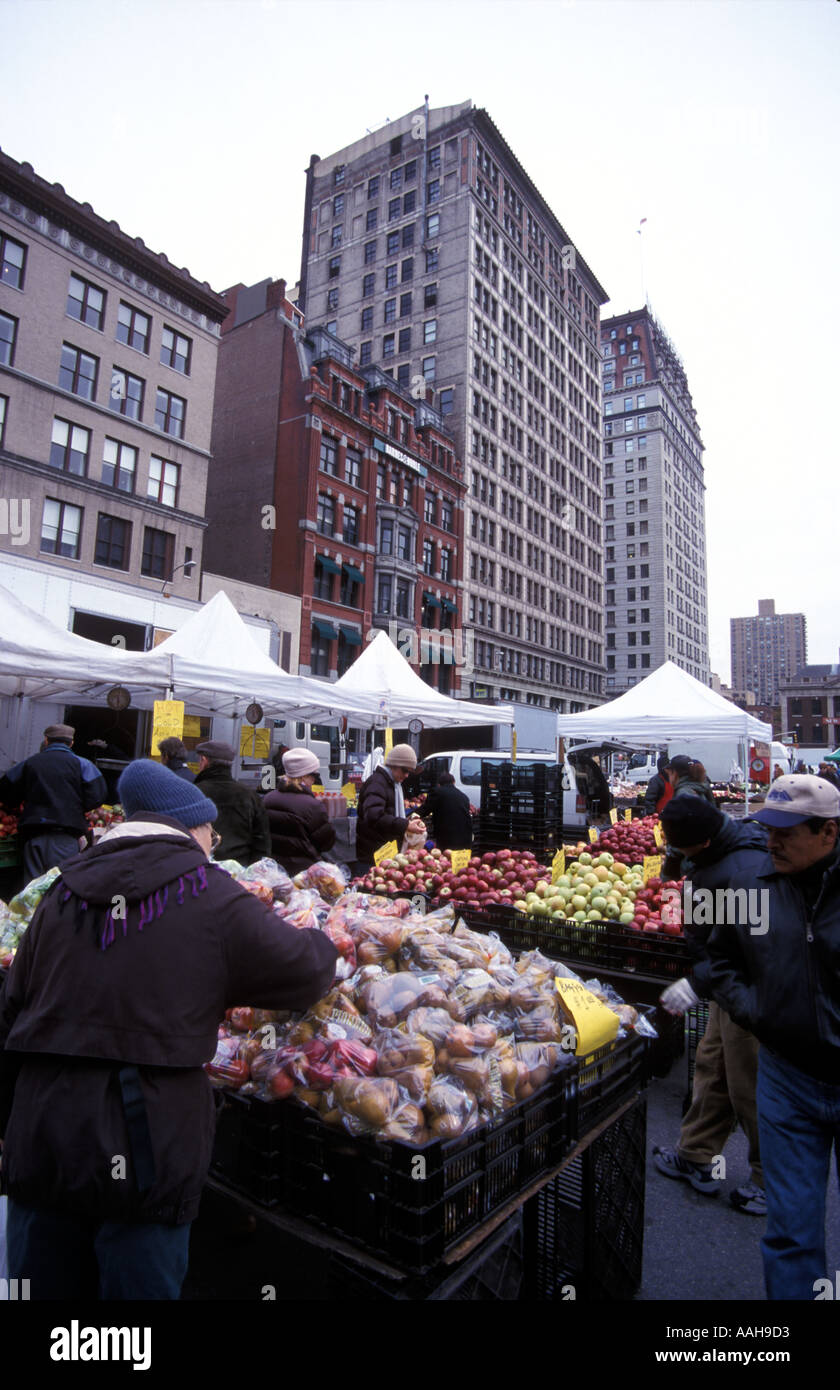 A fruit and vegetable market in New York Stock Photo Alamy