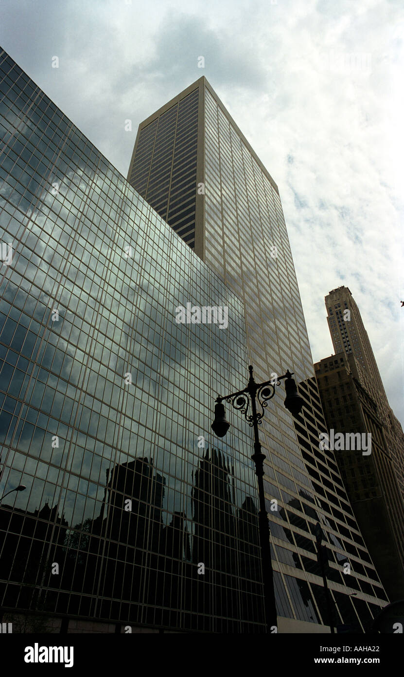 Curved glass hi-res stock photography and images - Alamy