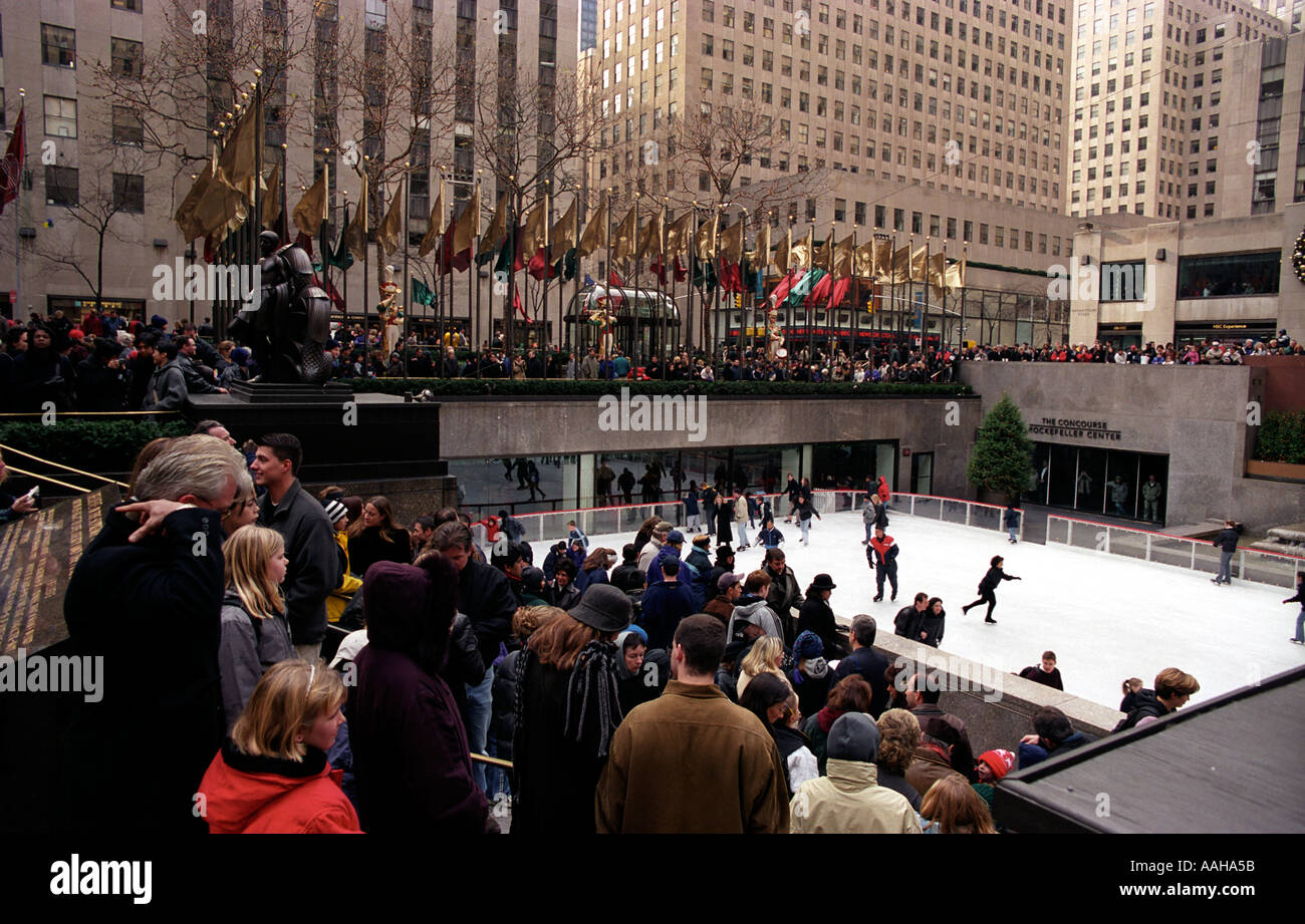 Ice skating at the Rockefeller Centre Stock Photo Alamy