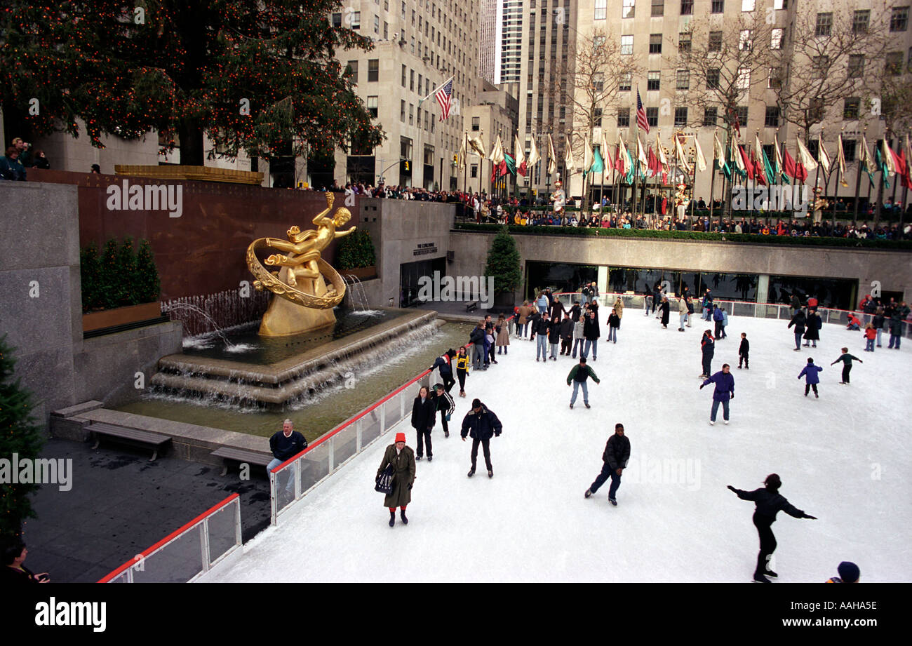 Ice skating at the Rockefeller Centre Stock Photo Alamy