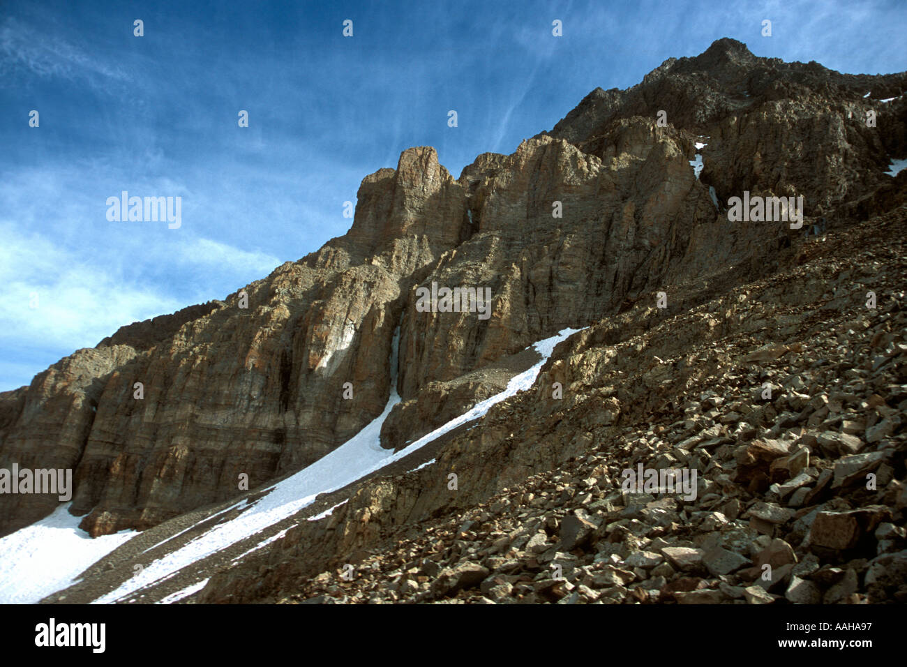 Jagged mountains hi-res stock photography and images - Alamy
