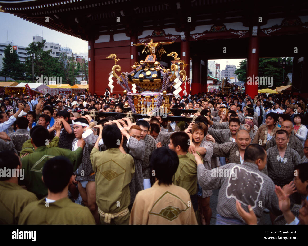 Carrying the portable shrine ( mikoshi ) at Tokyo's Sanja Matsuri held at Senso-ji Temple (Asakusa Kannon ) Stock Photo