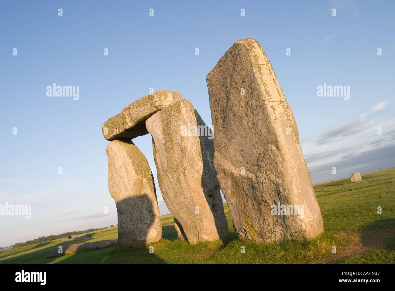 The standing stones of Stonehenge in a summer sunrise Stock Photo Alamy