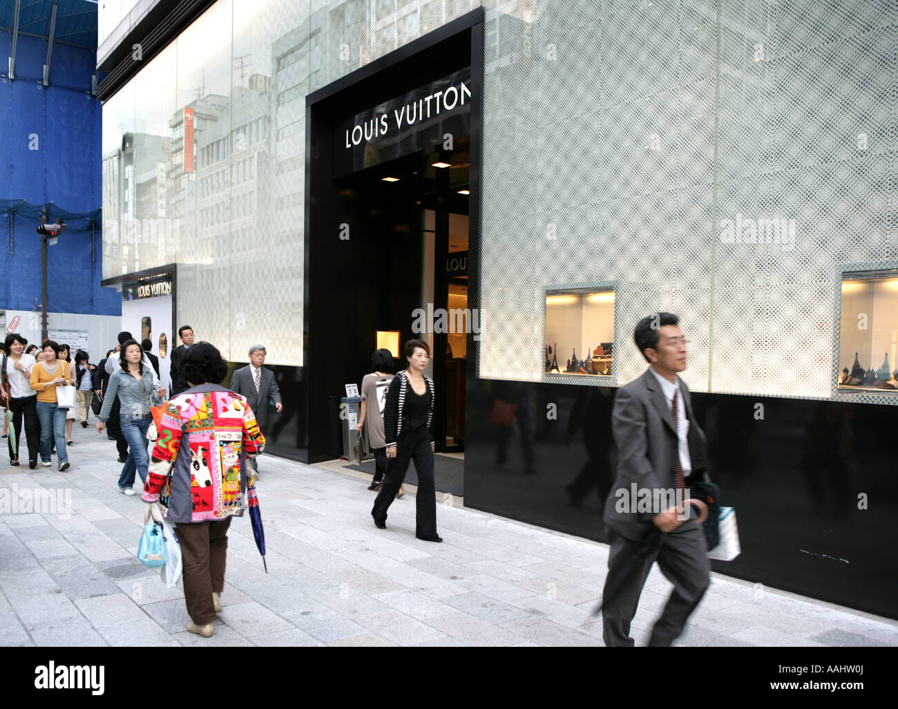 Louis Vuitton Store Ginza Street Tokyo Japón Foto de archivo