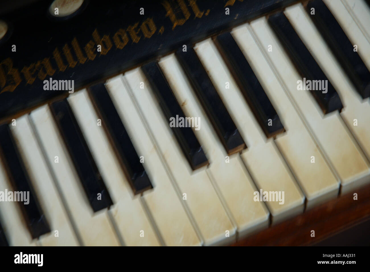 Diagonal piano keys on old piano decayed stained ivory dsc 0137 Stock