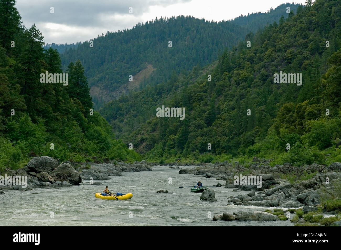 USA OREGON, Siskiyou Mountains, ROGUE Wild and Scenic RIVER, Boaters on river Stock Photo