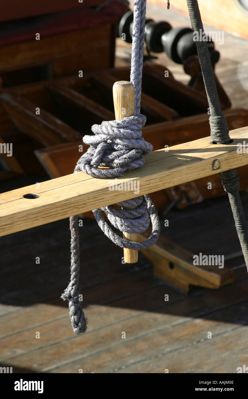 Ship tie down tie down hires stock photography and images Alamy
