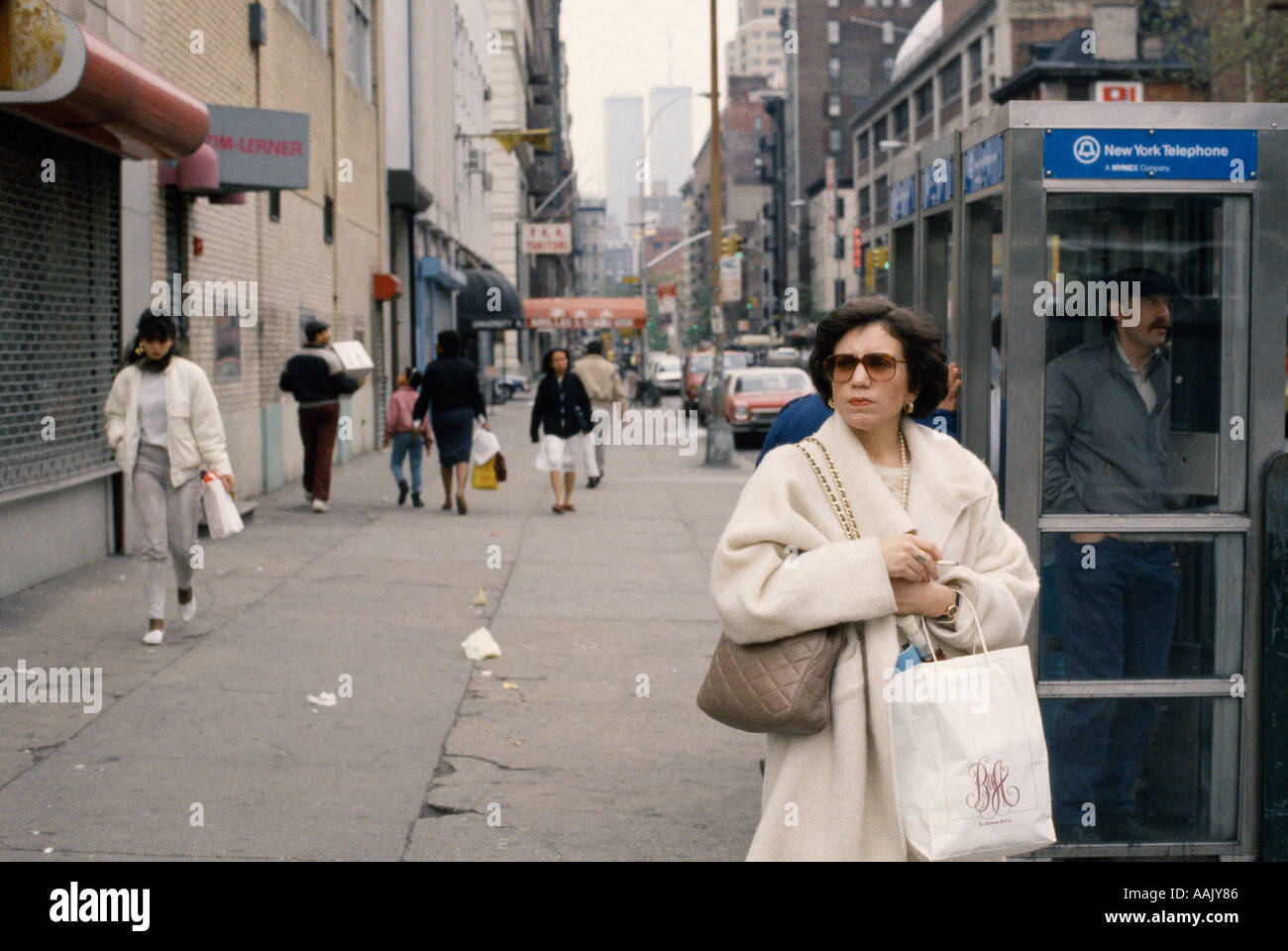 Travel Photography - A street scene in Manhattan New York City in the ...