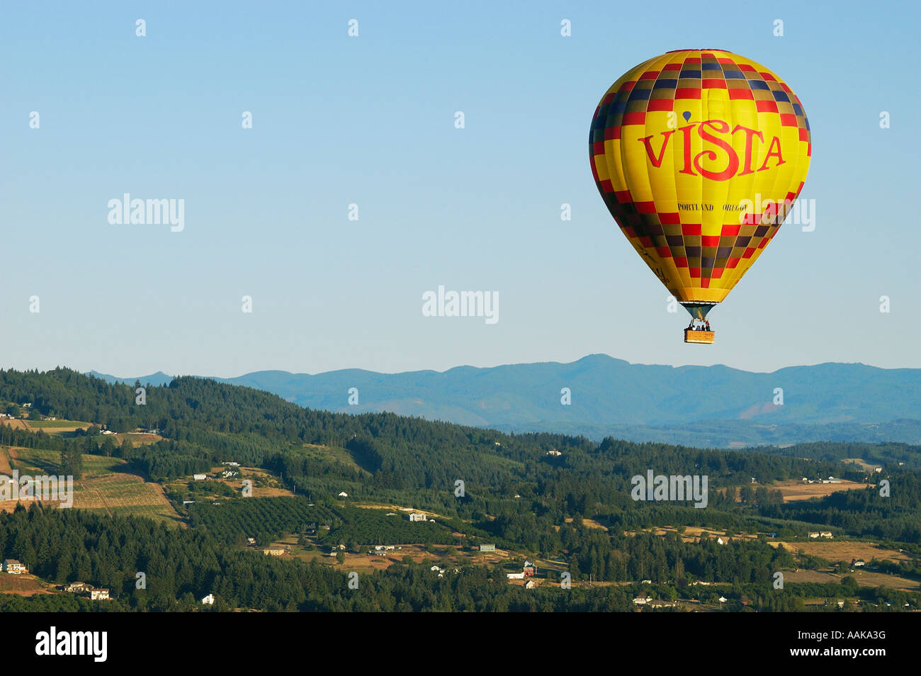 Hot air balloon ride over Willamette Valley Oregon Stock Photo Alamy
