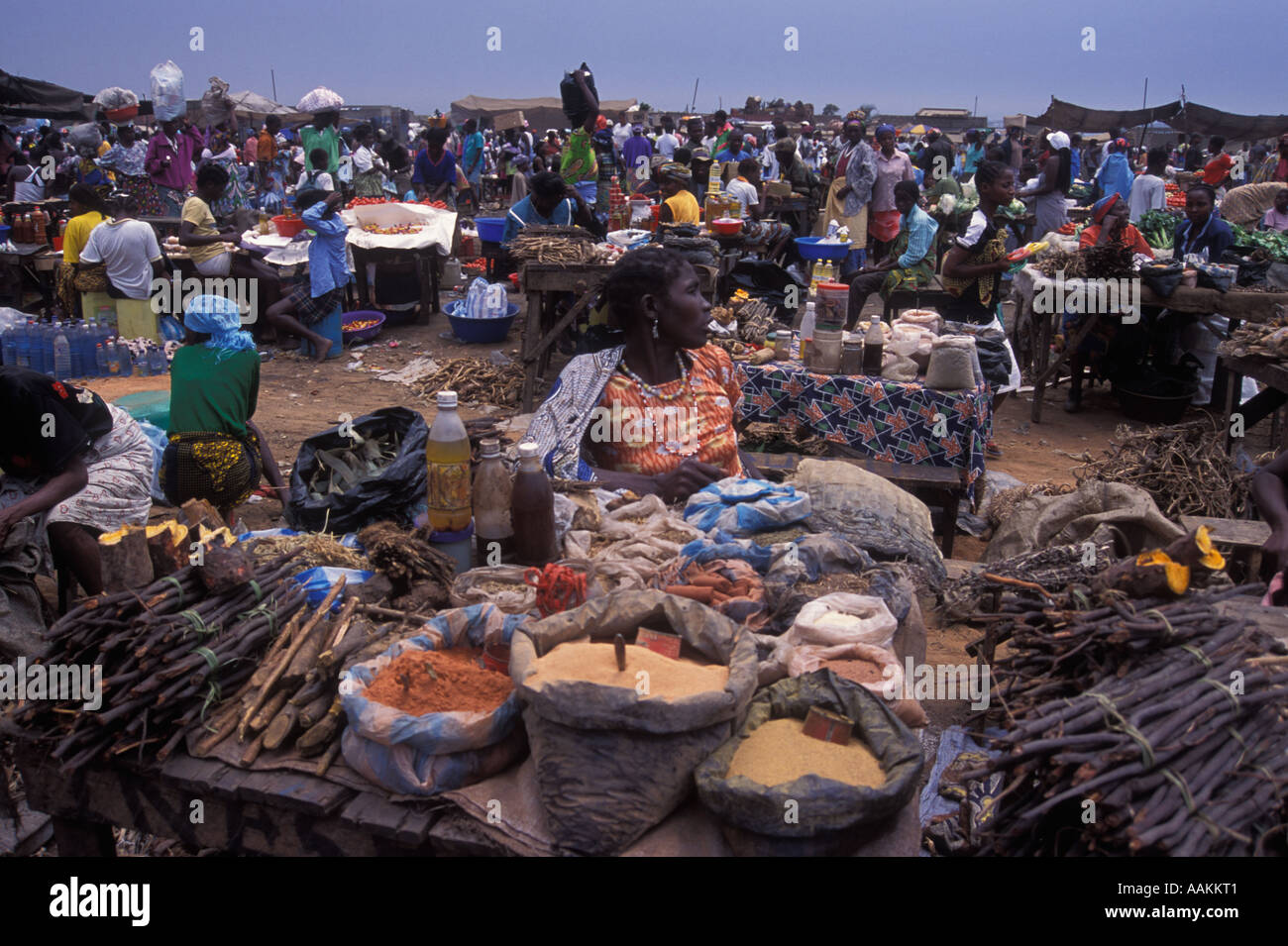 Roque Santeiro fair, Open-air market, sale of condiments and