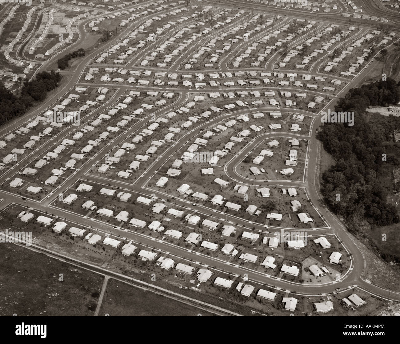 1950s 1960s LEVITTOWN PENNSYLVANIA - AERIAL VIEW OF A HOUSING DEVELOPMENT TRACT Stock Photo