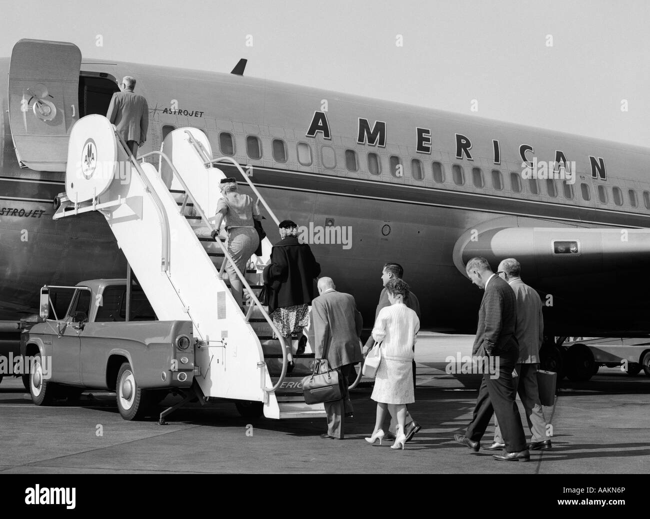 1960s PASSENGERS BOARDING AMERICAN AIRLINES ASTROJET BY WAY OF SHORT STAIRWAY RAISED FROM BED OF PICKUP TRUCK Stock Photo