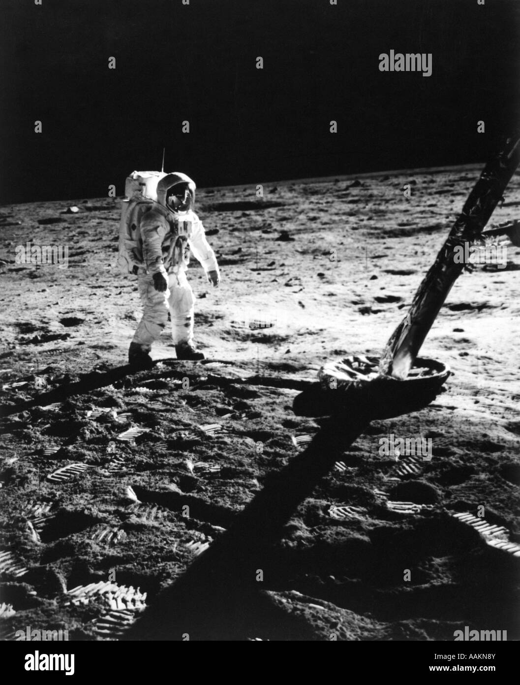 1960s ASTRONAUT BUZZ ALDRIN IN SPACE SUIT WALKING ON THE MOON NEAR THE APOLLO 11 LUNAR MODULE Stock Photo