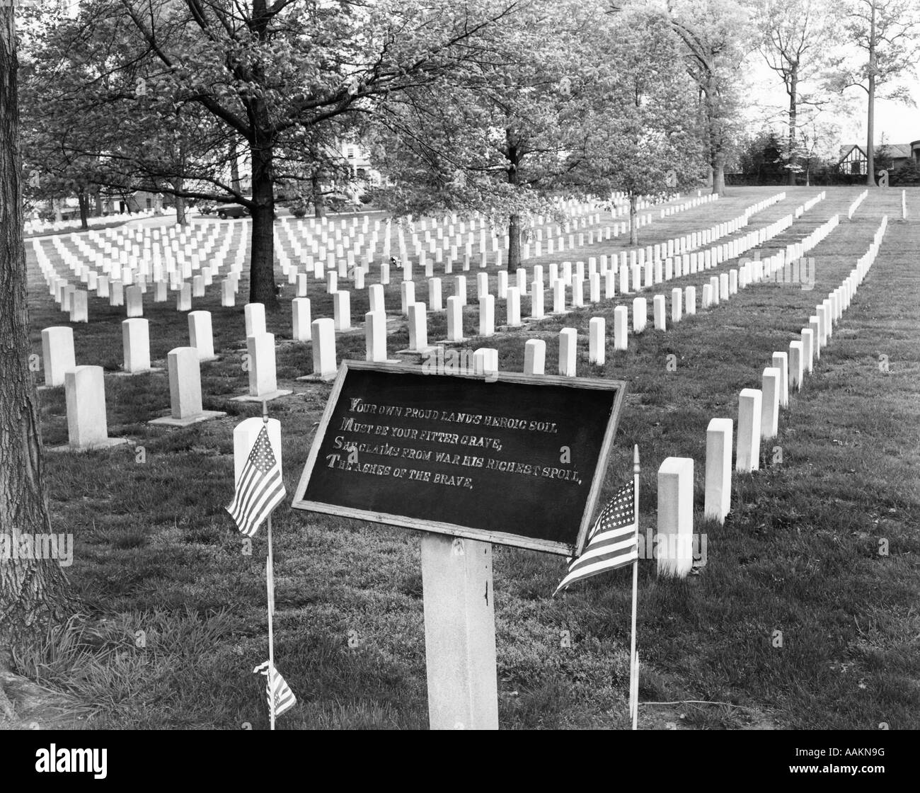 NATIONAL CEMETERY IN PHILADELPHIA WITH COMMEMORATIVE PLAQUE & AMERICAN FLAGS IN FOREGROUND Stock Photo