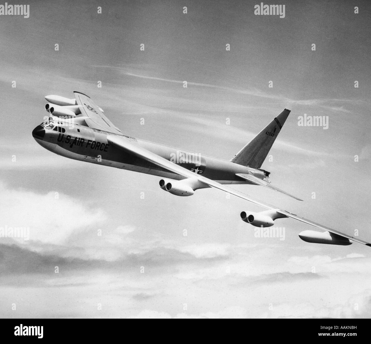 1950s 1955 B52E US AIR FORCE STRATO FORTRESS LONG RANGE STRATEGIC BOMBER AIRPLANE IN FLIGHT Stock Photo