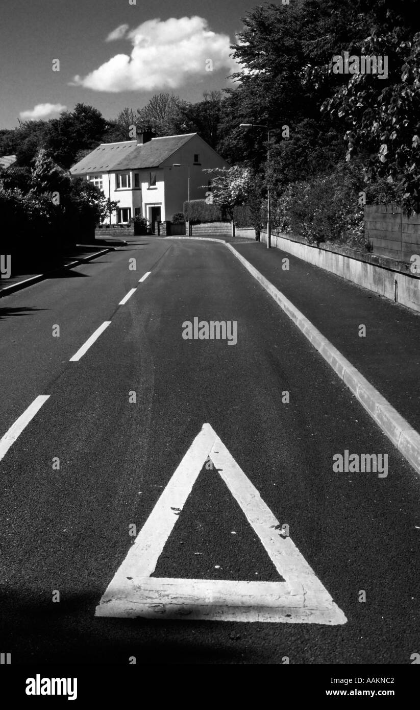 Give way road markings hi-res stock photography and images - Alamy