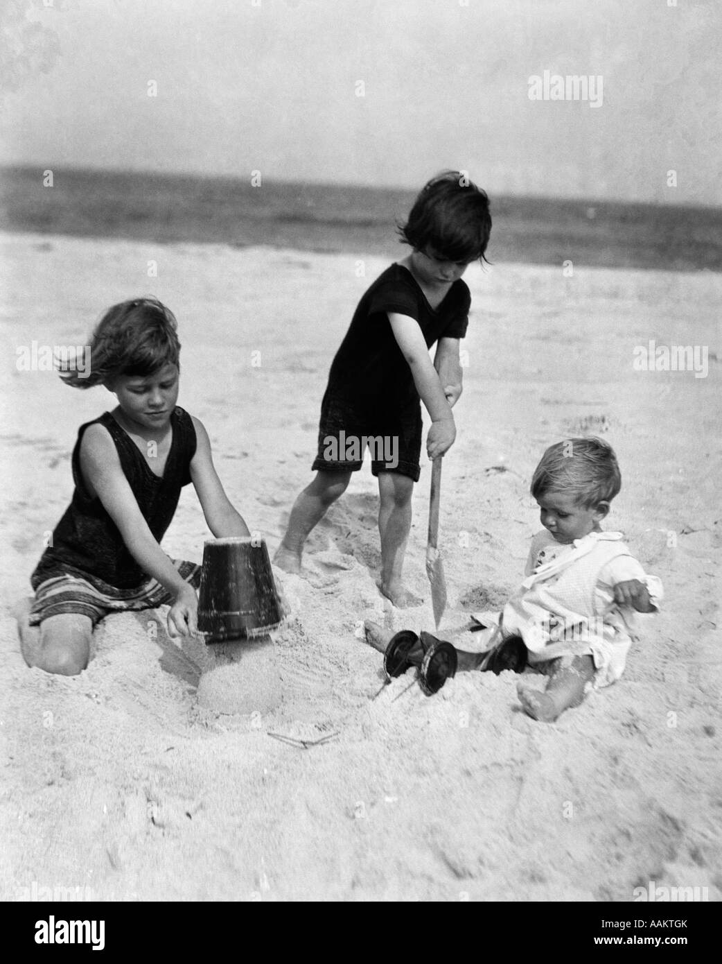 1920s CHILDREN KIDS 3 PLAYING SAND BEACH GIRL BUCKET PAIL BOY DIGGING