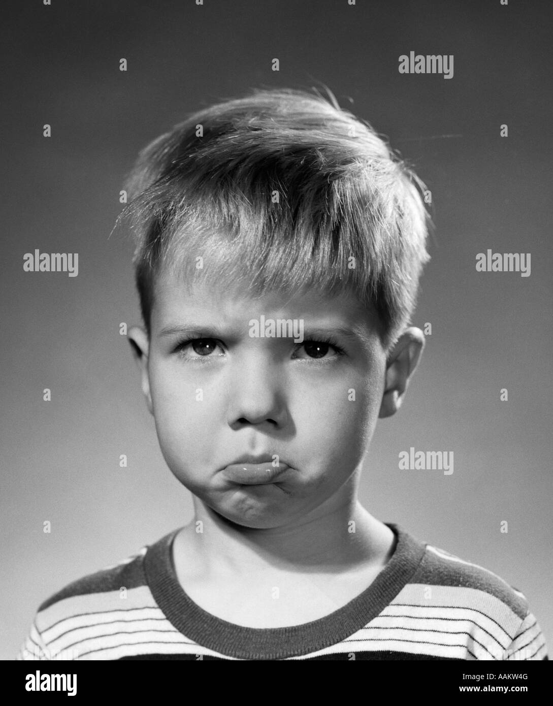 1950s PORTRAIT BLOND BOY SAD GRUMPY ANGRY POUTING FACIAL EXPRESSION LOOKING AT CAMERA Stock Photo
