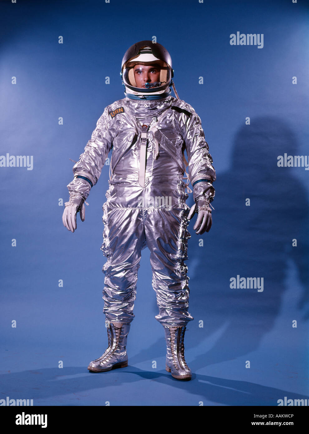 Vintage astronaut hi-res stock photography and images - Alamy