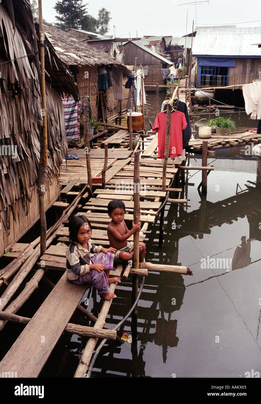 Phnom Penh slum Stock Photo - Alamy