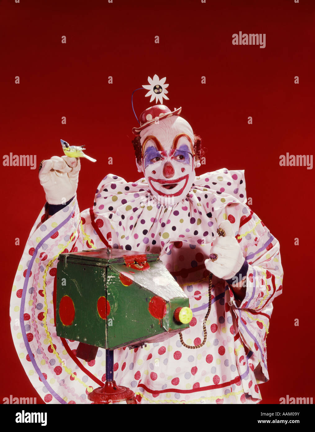 3D Clown hupt eine alte Messing-Hupe Stockfotografie - Alamy