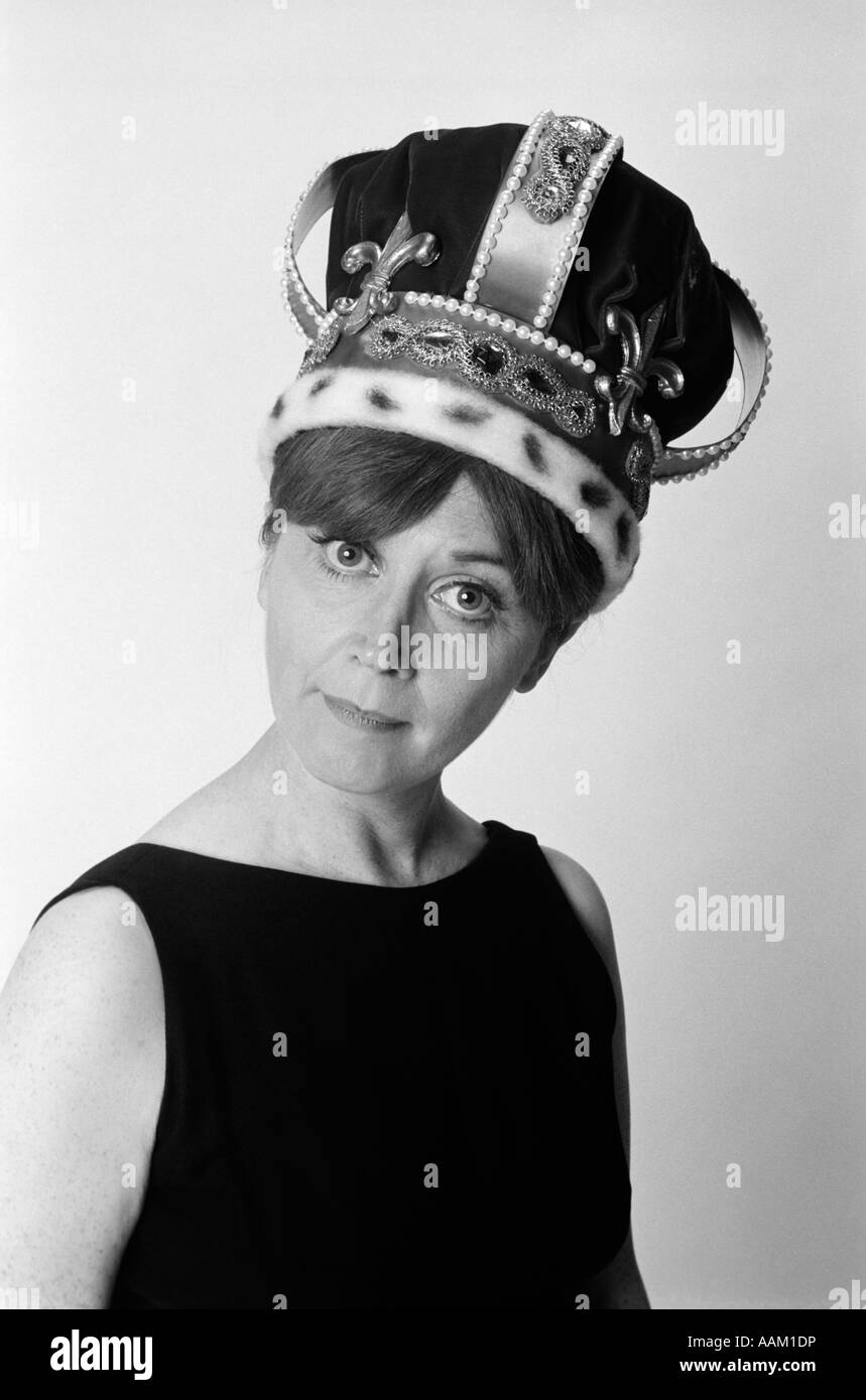 1970s PORTRAIT WOMAN WEARING QUEEN'S CROWN LOOKING AT CAMERA Stock Photo