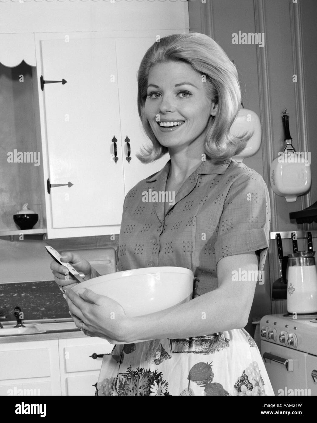 Housewife 1970s High Resolution Stock Photography and Images - Alamy
