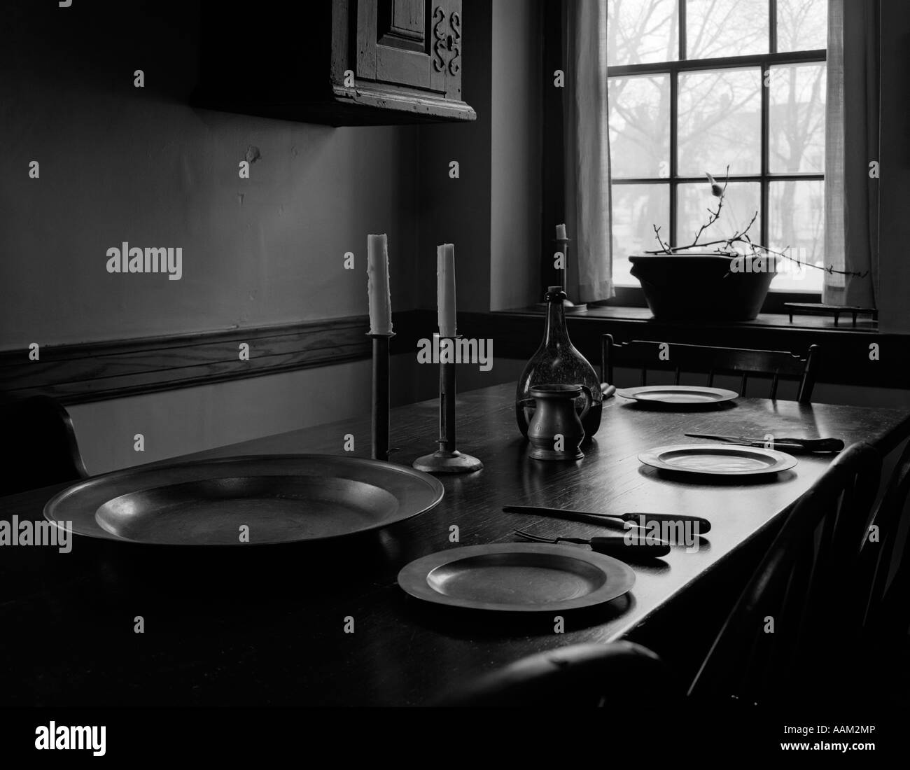 COLONIAL TABLE SETTING WITH PEWTER PLATES & CANDLESTICKS Stock Photo