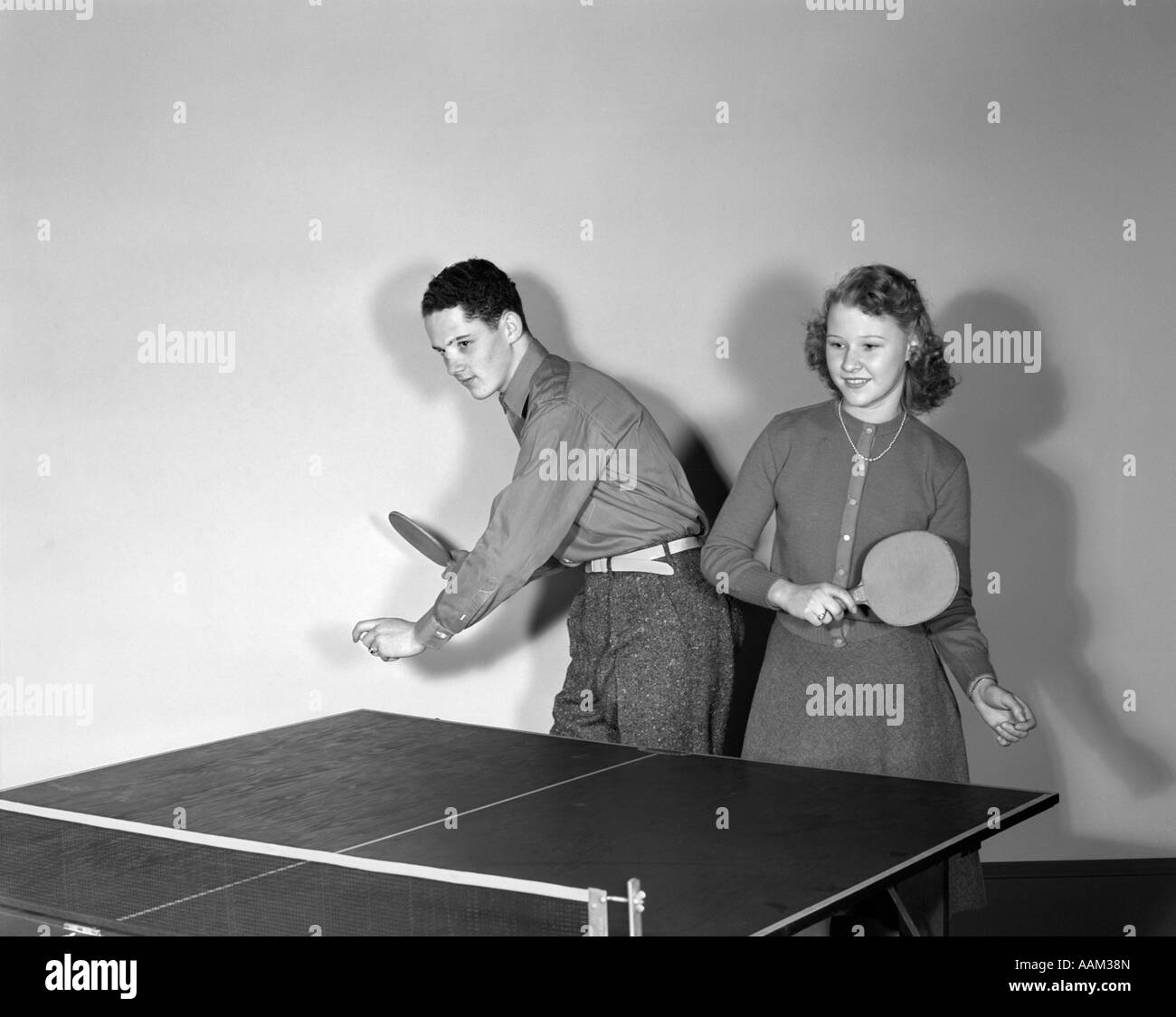 Teenager ping pong Black and White Stock Photos & Images Alamy