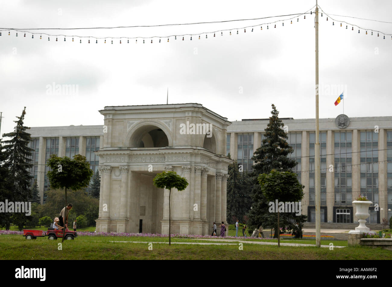 Chisinau, Piata Marii Adunari Nationale, triumph arch Stock Photo Alamy