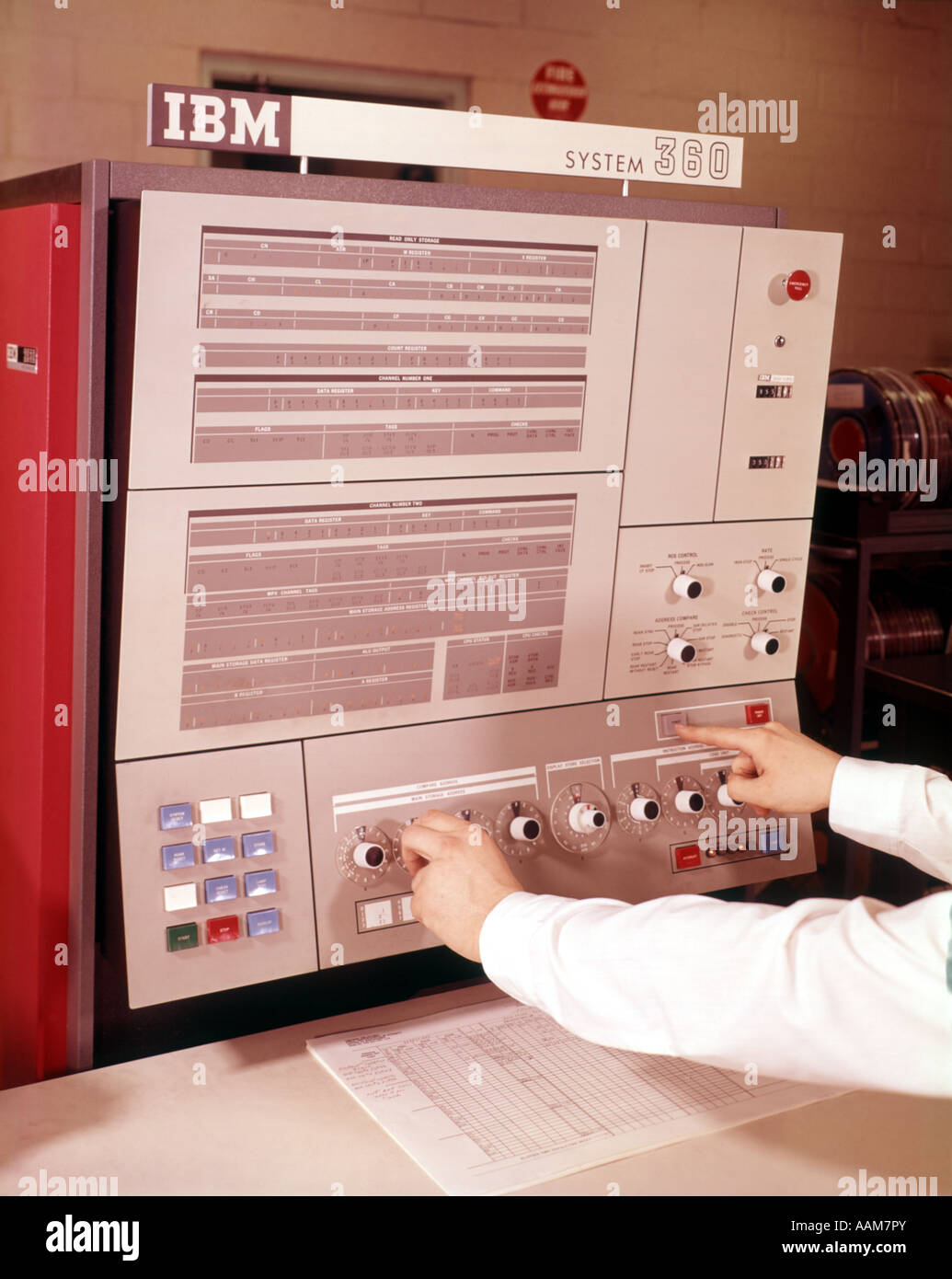 1960s IBM SYSTEM 360 COMPUTER DATA PROCESSING CONTROL PANEL HANDS Stock Photo