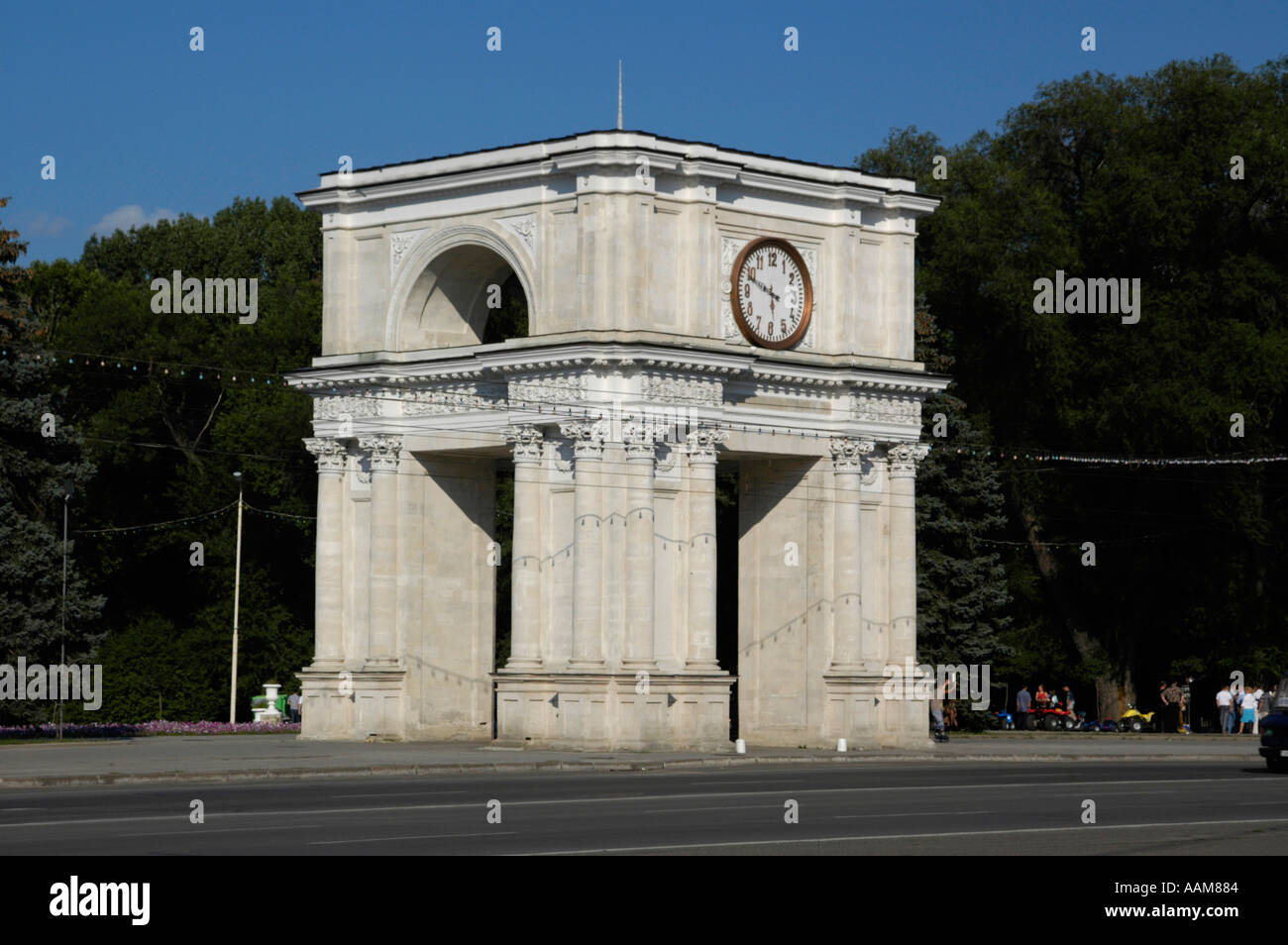 Chisinau, Piata Marii Adunari Nationale, triumph arch Stock Photo Alamy