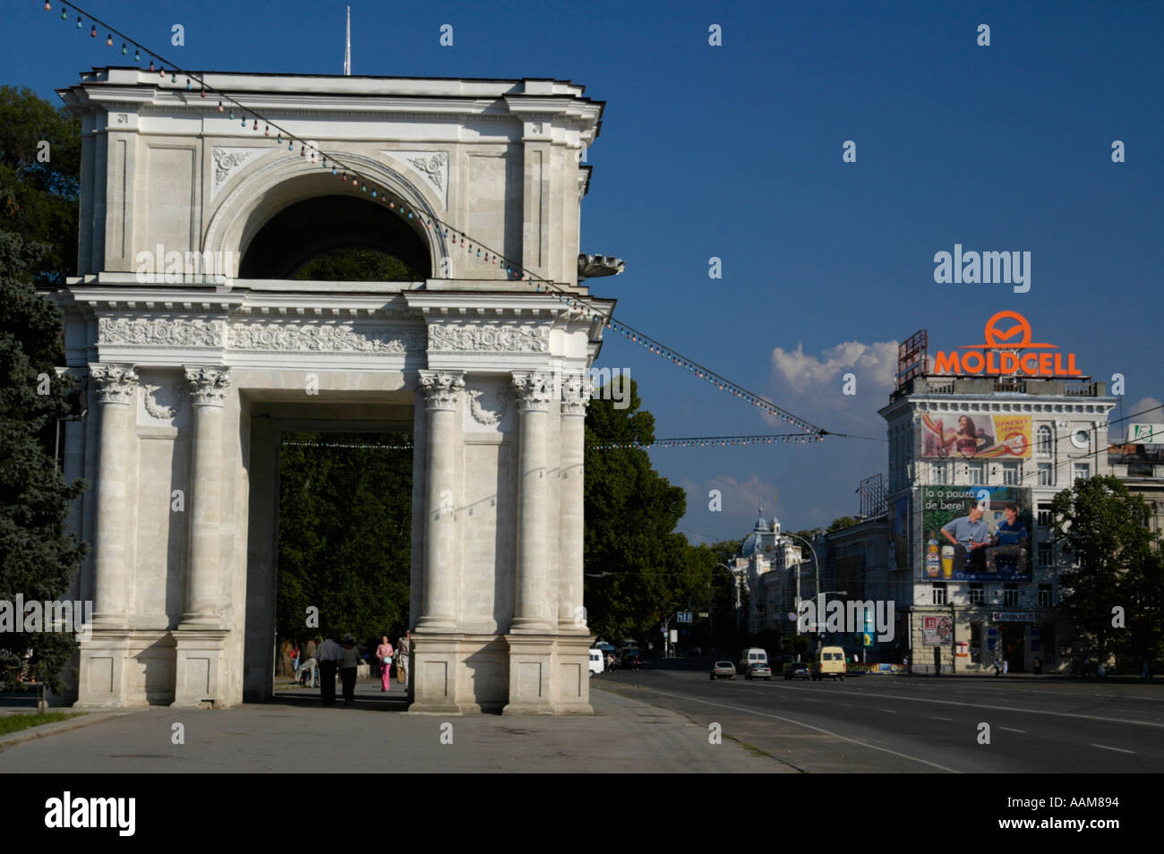 Chisinau, Piata Marii Adunari Nationale, triumph arch Stock Photo Alamy