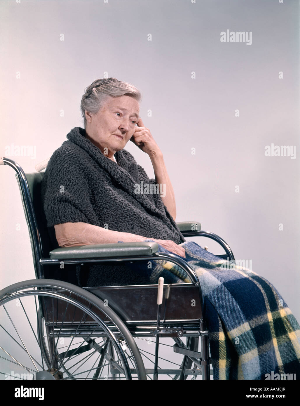 Old woman in wheelchair hi-res stock photography and images - Alamy