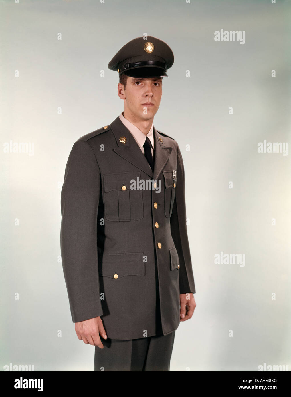 1960 1960s YOUNG MAN IN ARMY NATIONAL GUARD DRESS UNIFORM SOLDIER SOLDIERS VINTAGE PORTRAIT RETRO VINTAGE Stock Photo