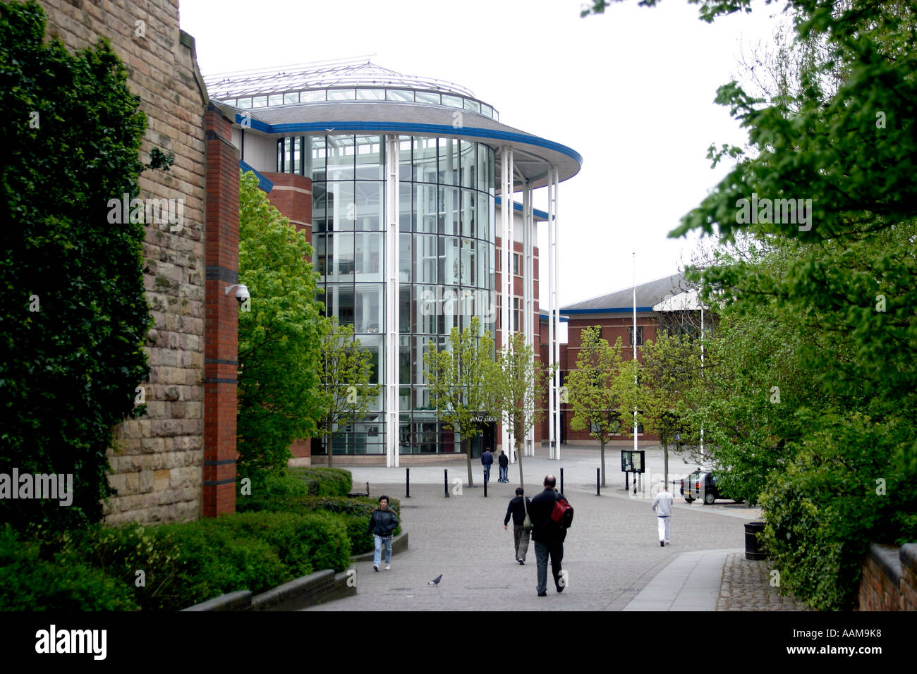 nottingham-magistrates-court-the-all-glass-building-by-the-nottingham