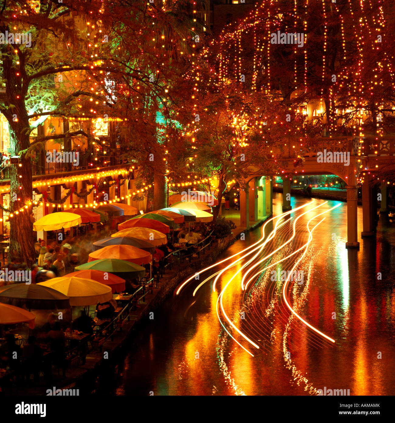 SAN ANTONIO TX CHRISTMAS LIGHTS AND OUTDOOR CAFE ALONG RIVERWALK PAEO