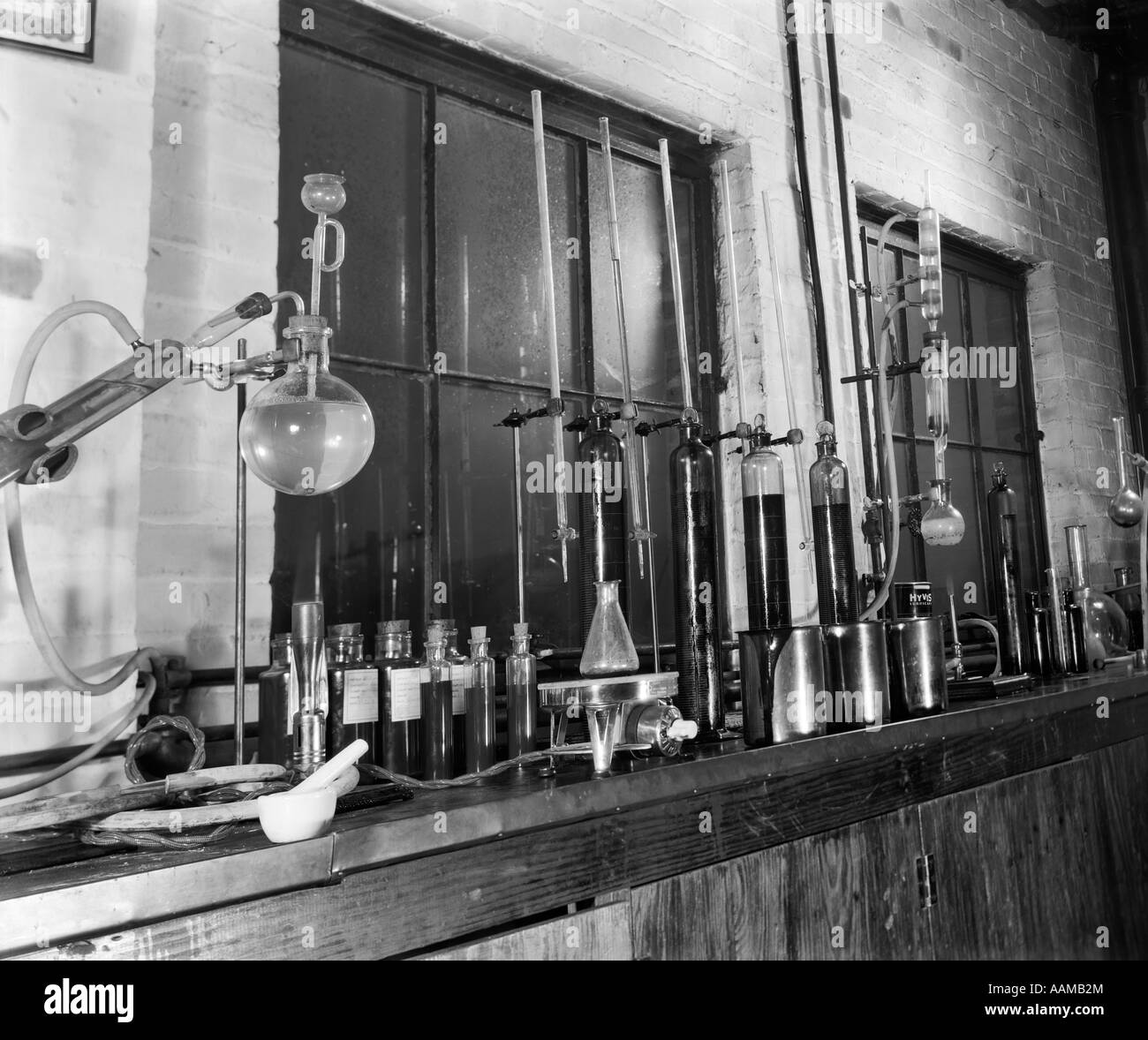 Vintage chemistry lab Black and White Stock Photos & Images Alamy