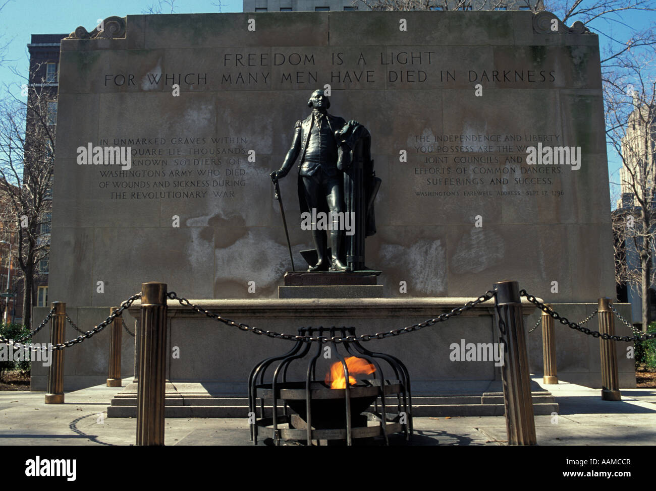 PHILADELPHIA PA GEORGE WASHINGTON STATUE AT TOMB OF THE UNKNOWN SOLDIER IN WASHINGTON SQUARE Stock Photo