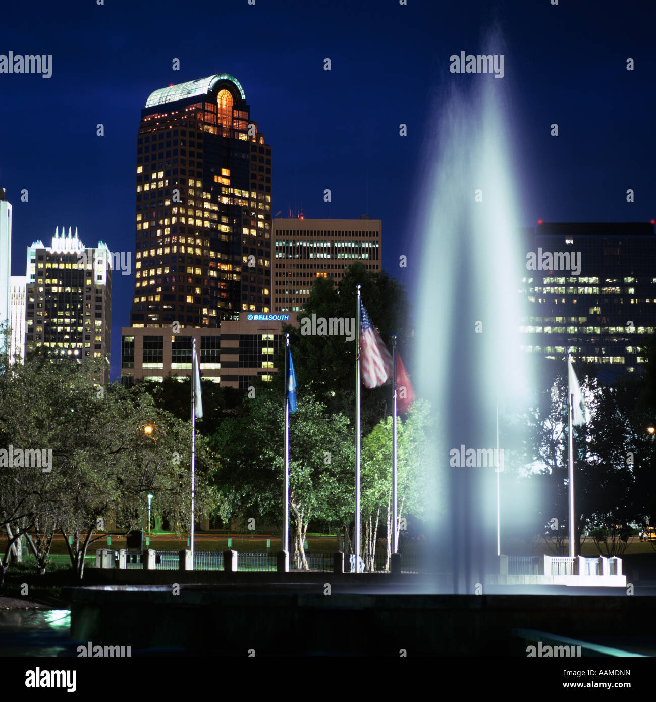 CHARLOTTE NC FOUNTAIN IN PARK AND CITY SKYLINE AT NIGHT Stock Photo Alamy