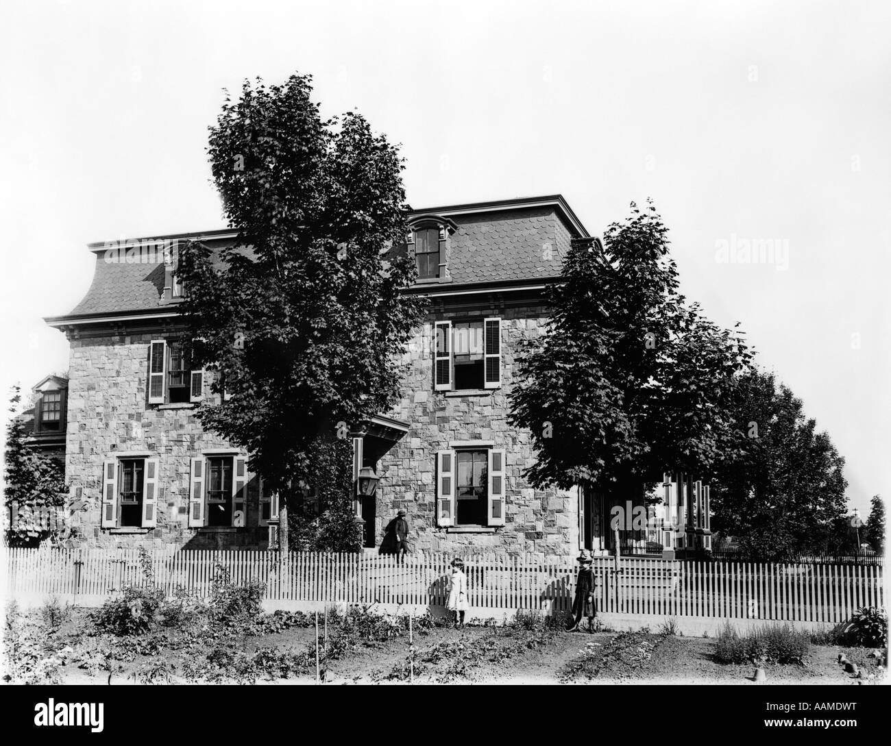 TURN OF THE CENTURY LARGE STONE HOME WITH FLAT ROOF Stock Photo Alamy