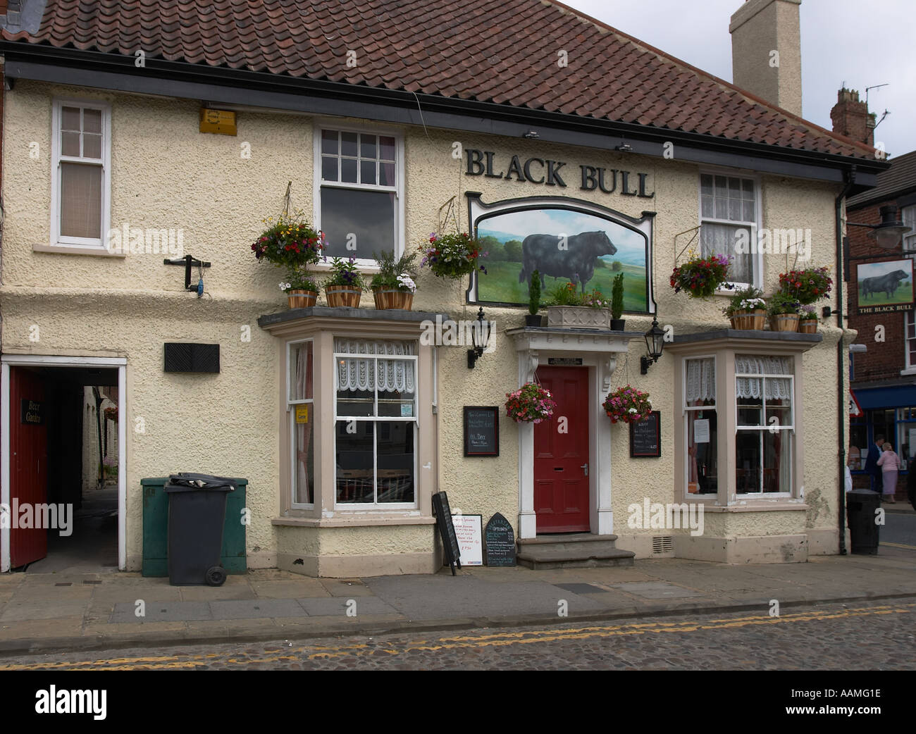 Black Bull Pub in Thirsk town centre Stock Photo