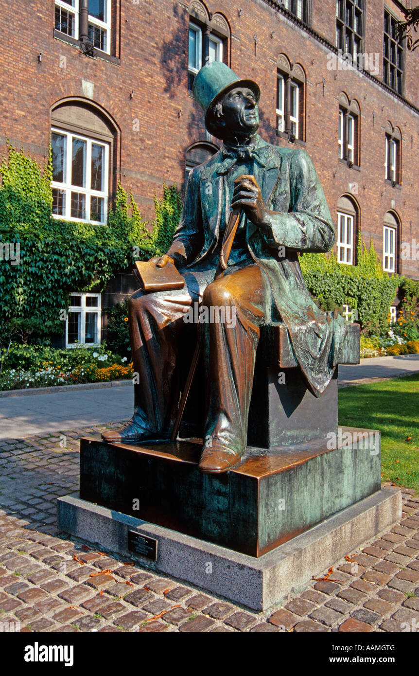 HANS CHRISTIAN ANDERSEN STATUE COPENHAGEN Stock Photo - Alamy