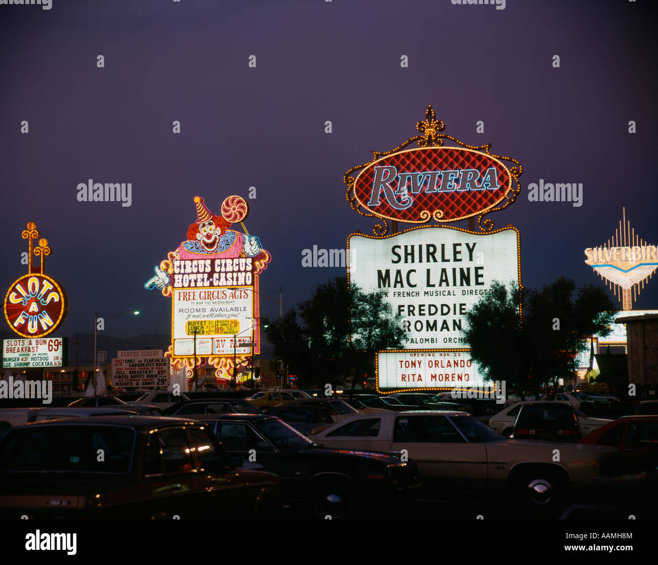 1970s THE STRIP LAS VEGAS SHIRLEY MACLAINE FREDDIE ROMAN TONY ORLANDO RITA MORENO RIVIERA Stock Photo