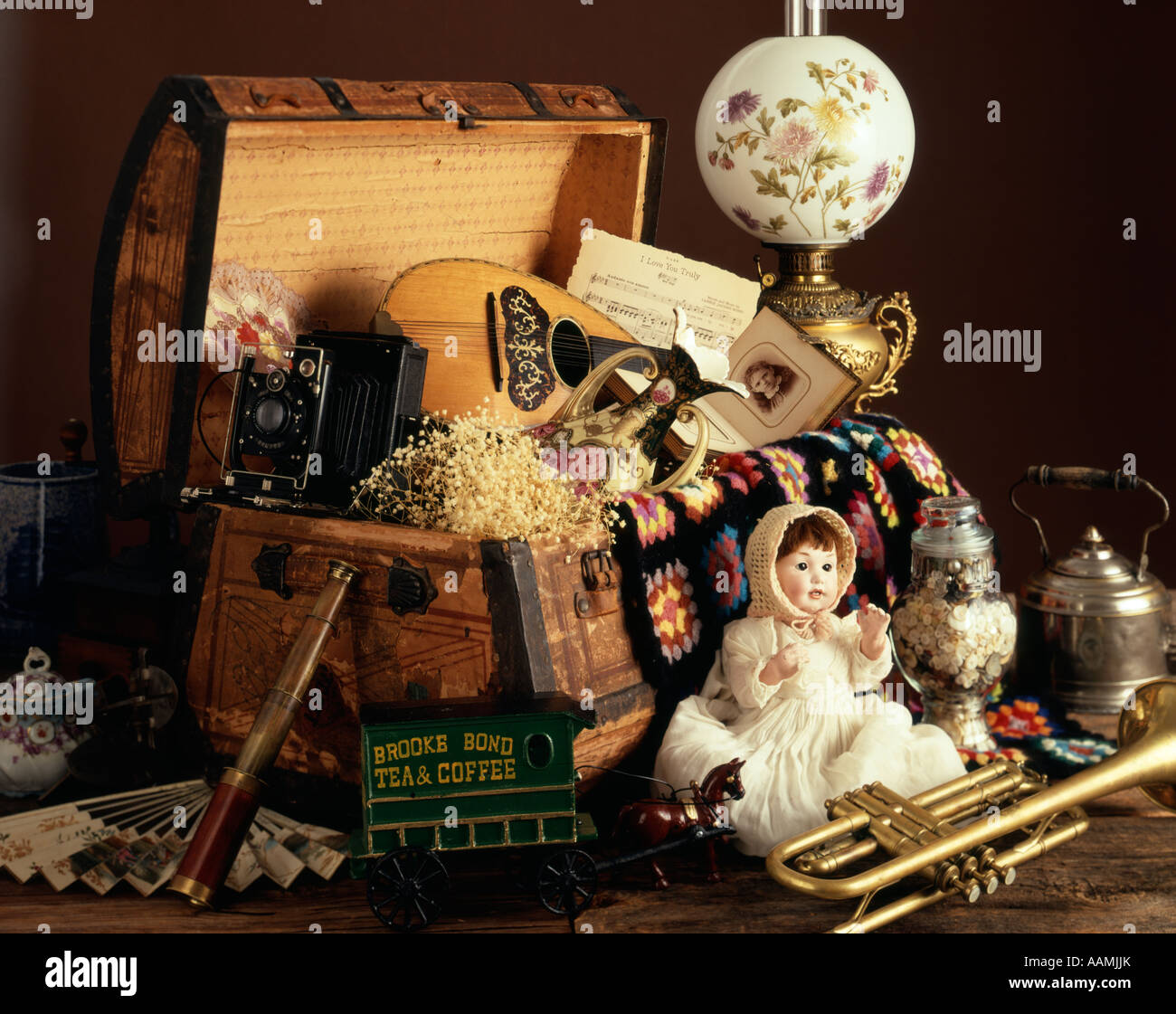 Vintage memories treasures hi-res stock photography and images - Alamy